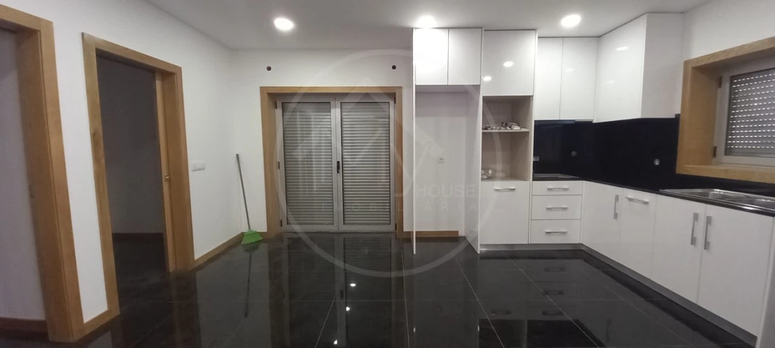 Moradia T3 para Venda em Refontoura Foto 5