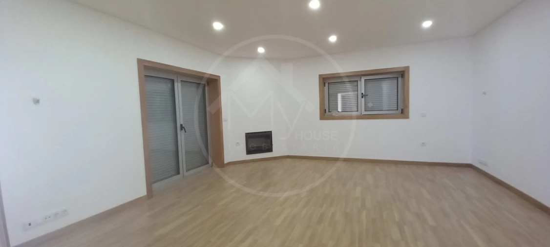 Moradia T3 para Venda em Refontoura Foto 7