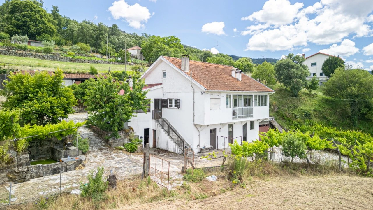 Moradia T3 para Venda em Bornes de Aguiar Foto 1