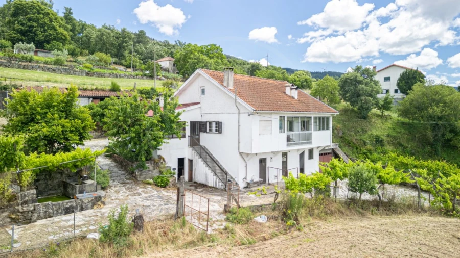 Moradia T3 para Venda em Bornes de Aguiar Foto 1