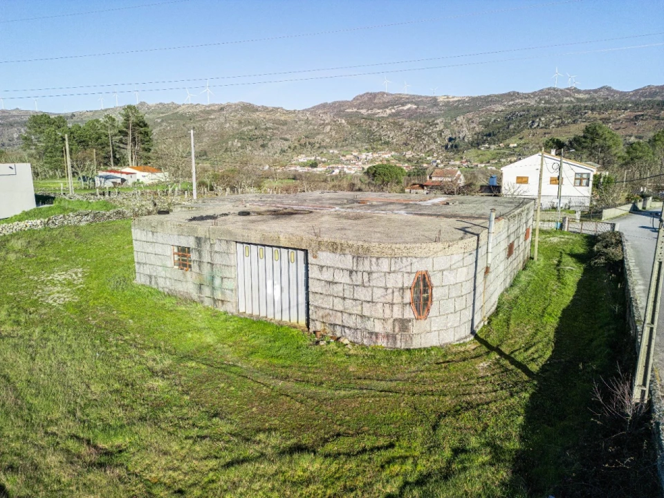 Armazém para Venda em Telões Foto 6