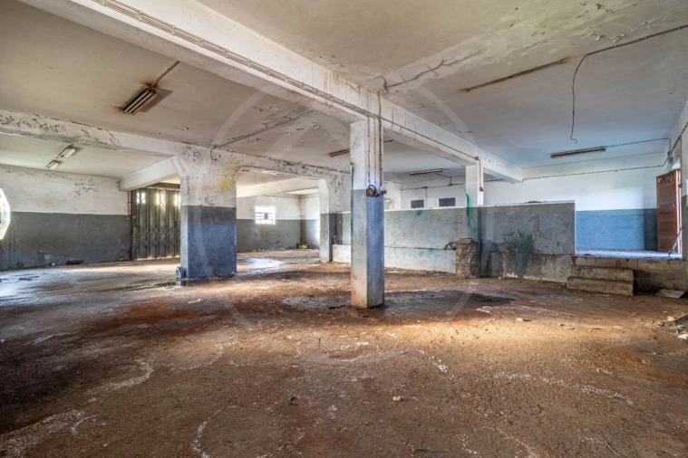 Armazém para Venda em Telões Foto 2