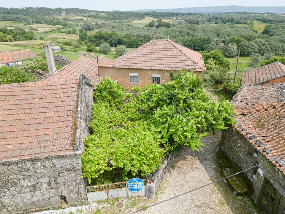 Moradia T3 para Venda em Alvão Foto 2