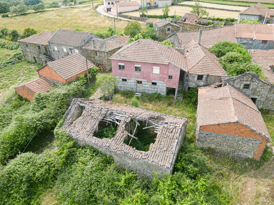 Moradia T3 para Venda em Alvão Foto 3