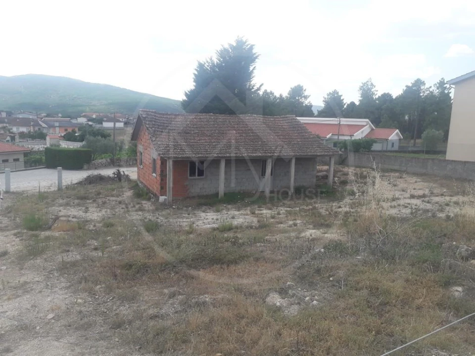 Terreno para Venda em Bornes de Aguiar Foto 1