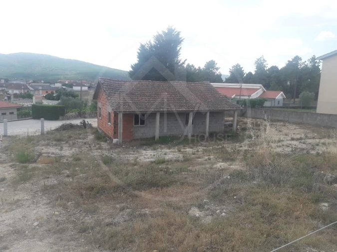 Terreno para Venda em Bornes de Aguiar Foto 1