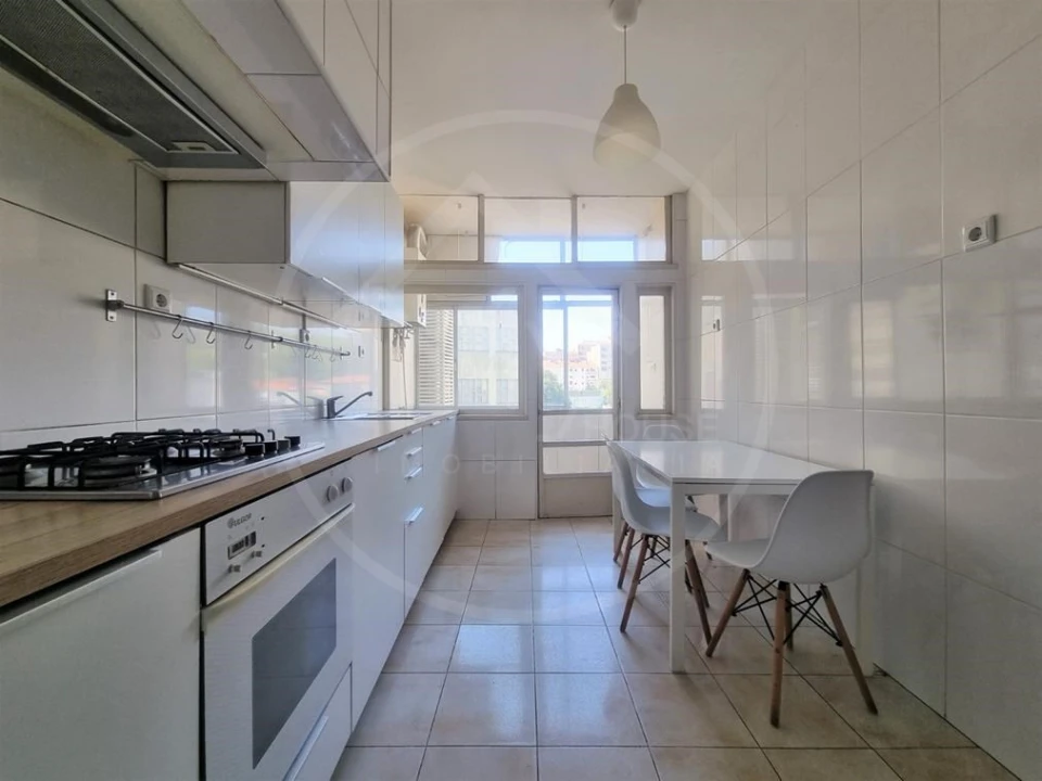 Apartamento T4 para Venda em Oliveira, São Paio e São Sebastião Foto 1