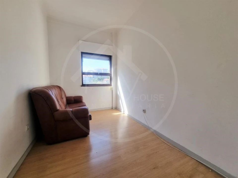 Apartamento T4 para Venda em Oliveira, São Paio e São Sebastião Foto 4