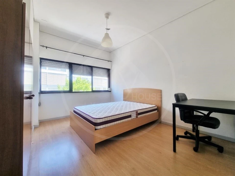 Apartamento T4 para Venda em Oliveira, São Paio e São Sebastião Foto 7