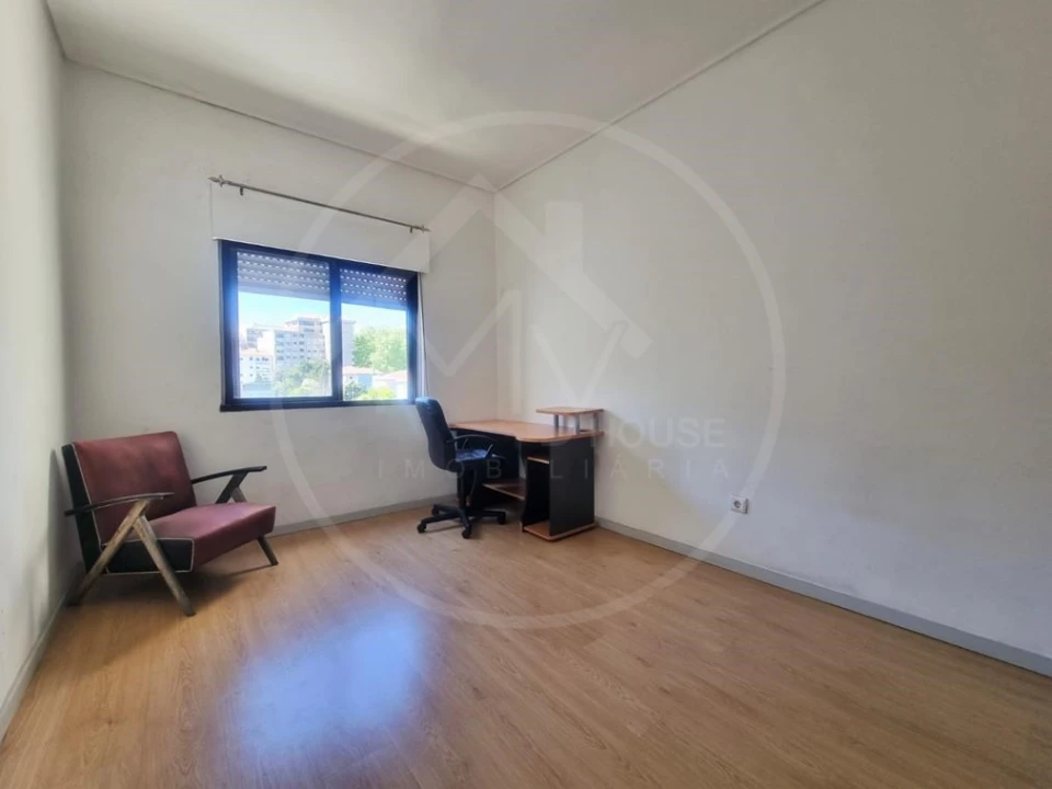 Apartamento T4 para Venda em Oliveira, São Paio e São Sebastião Foto 9