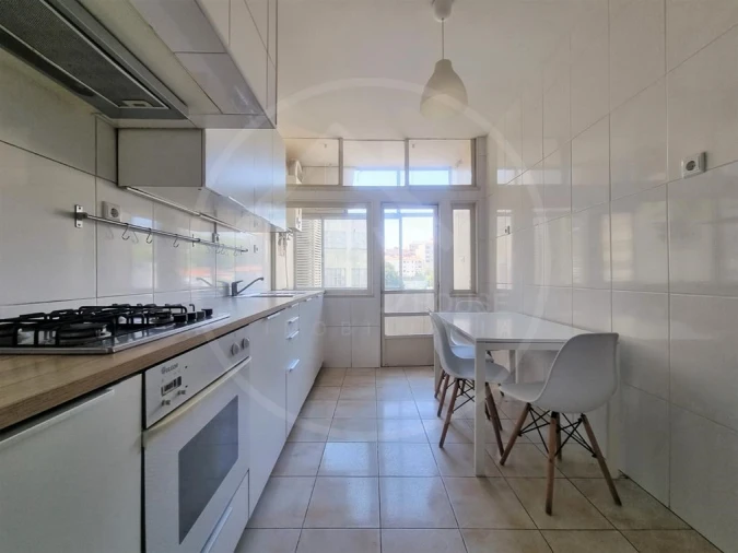 Apartamento T4 para Venda em Oliveira, São Paio e São Sebastião Foto 1