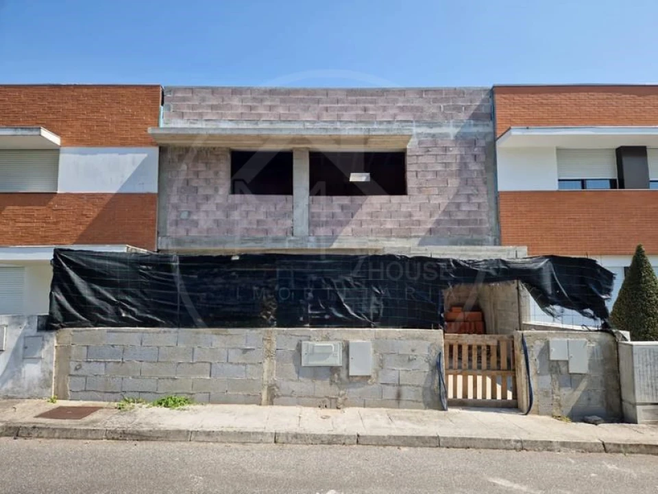 Moradia T4 para Venda em Cepães e Fareja Foto 1