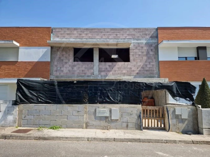 Moradia T4 para Venda em Cepães e Fareja
