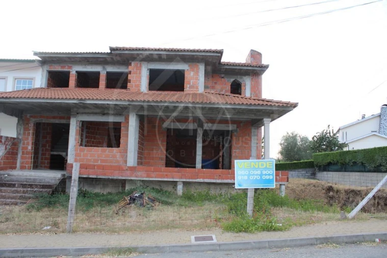 Moradia para Venda em Bornes de Aguiar Foto 1