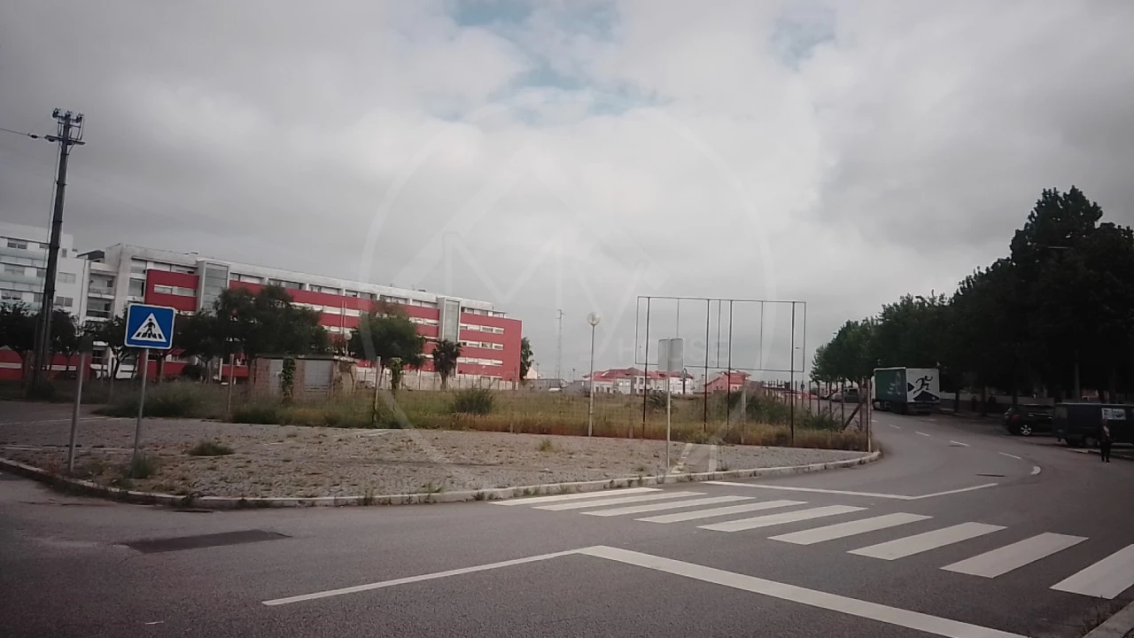 Terreno para Venda em Pedrouços Foto 2