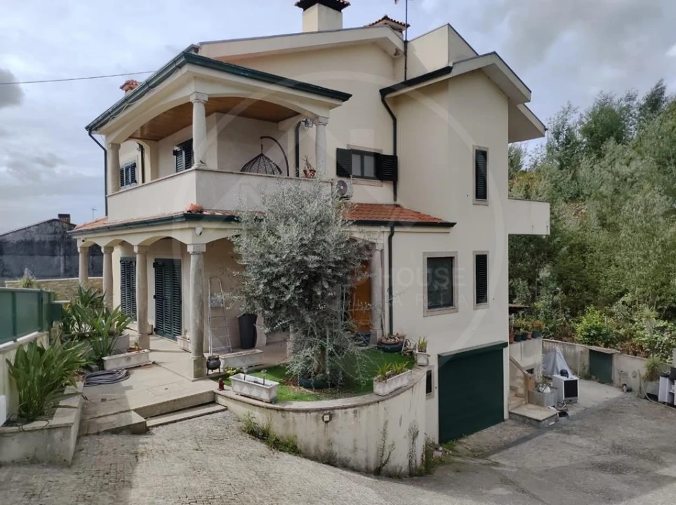 Moradia T5 para Venda em Campo e Sobrado Foto 1