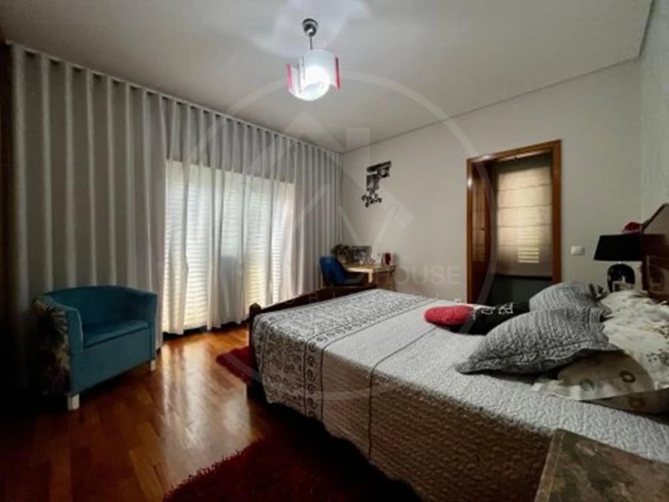 Moradia T5 para Venda em Campo e Sobrado Foto 14