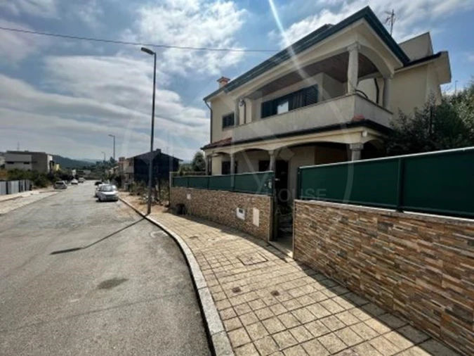 Moradia T5 para Venda em Campo e Sobrado Foto 2