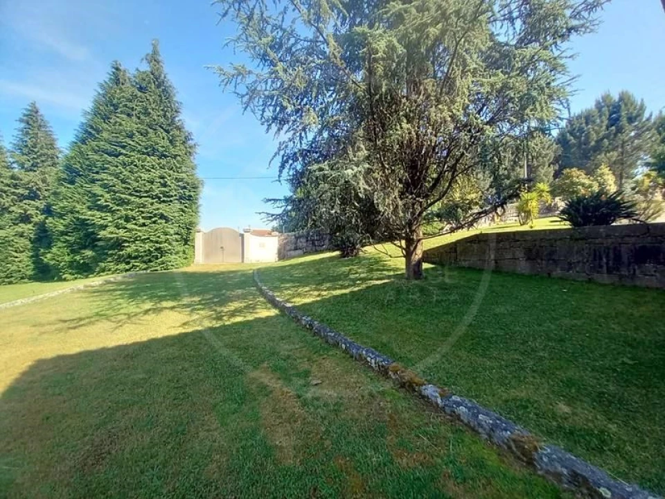 Moradia T5 para Venda em Serzedelo Foto 4