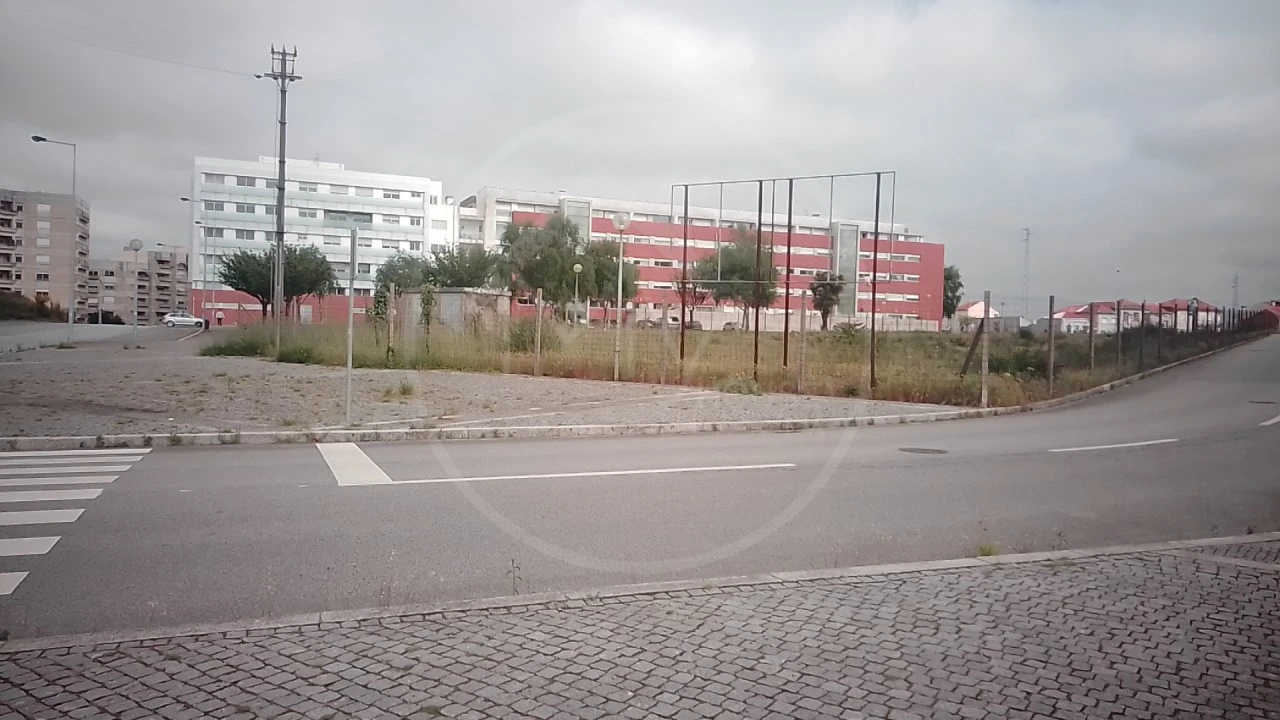 Terreno para Venda em Pedrouços Foto 4