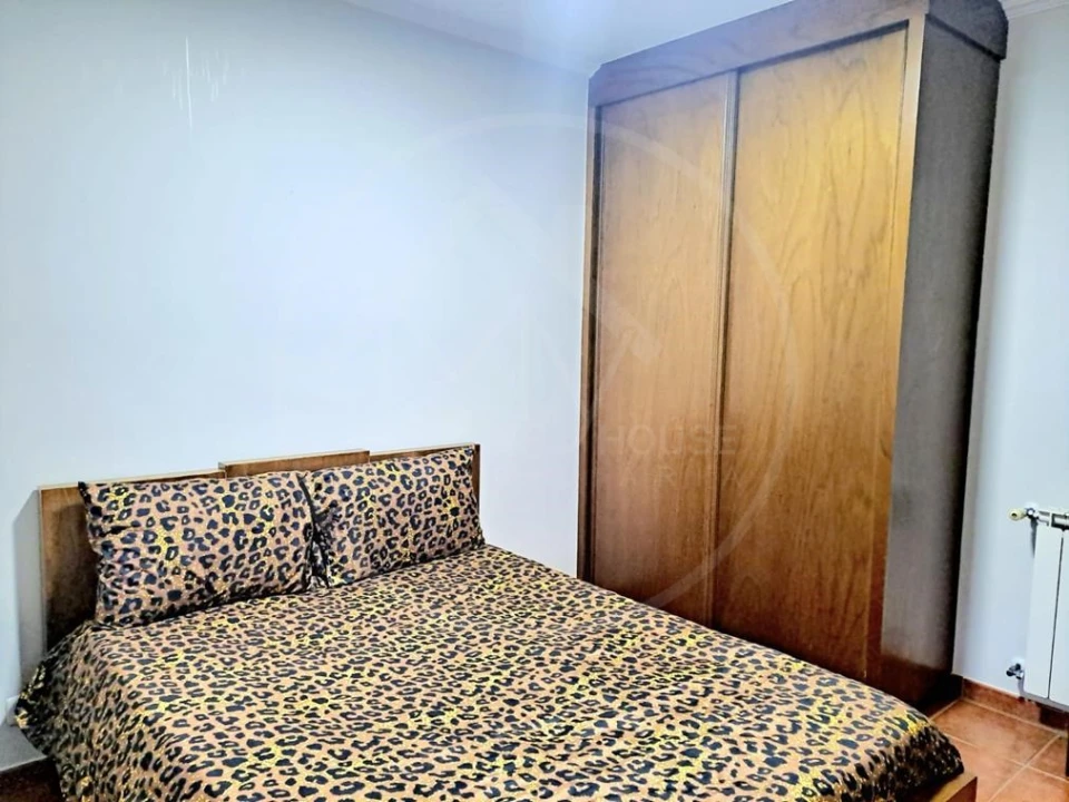 Moradia T4 para Venda em Vilar de Nantes Foto 10