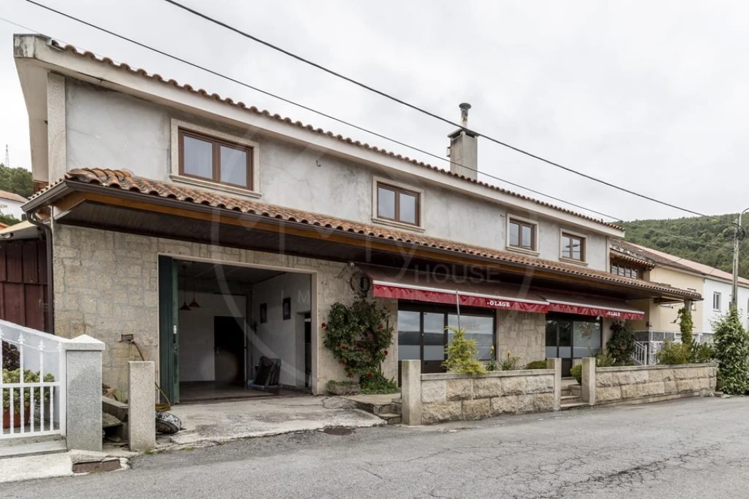 Moradia T4 para Venda em Bornes de Aguiar Foto 1