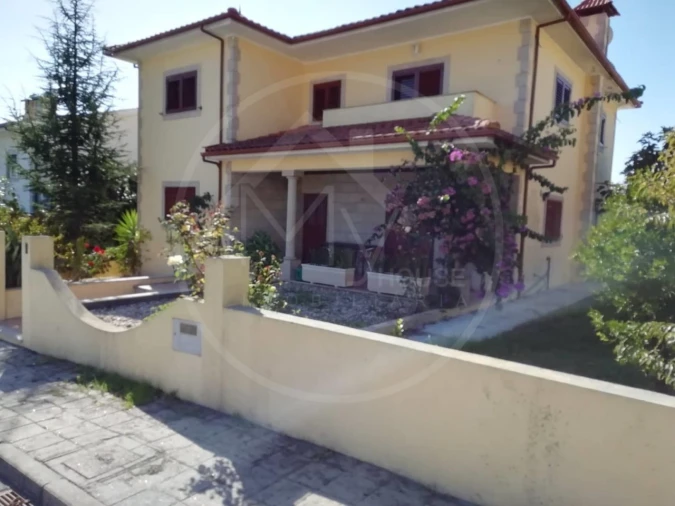 Moradia T5 para Venda em Alvite e Passos Foto 3