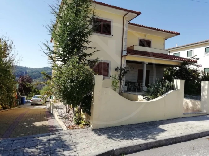 Moradia T5 para Venda em Alvite e Passos Foto 6