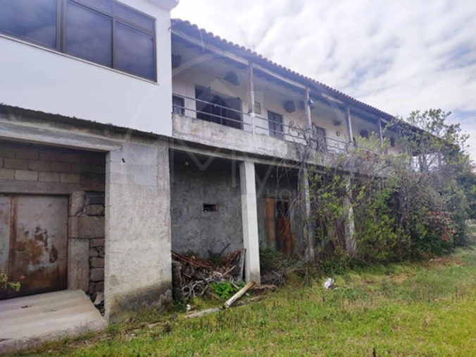 Moradia T8 para Venda em Valtorno e Mourão Foto 4