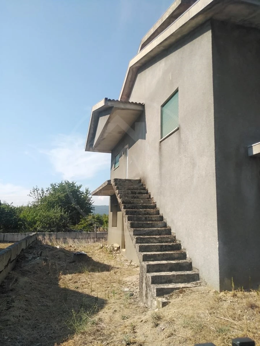 Moradia T4 para Venda em Bornes de Aguiar Foto 2