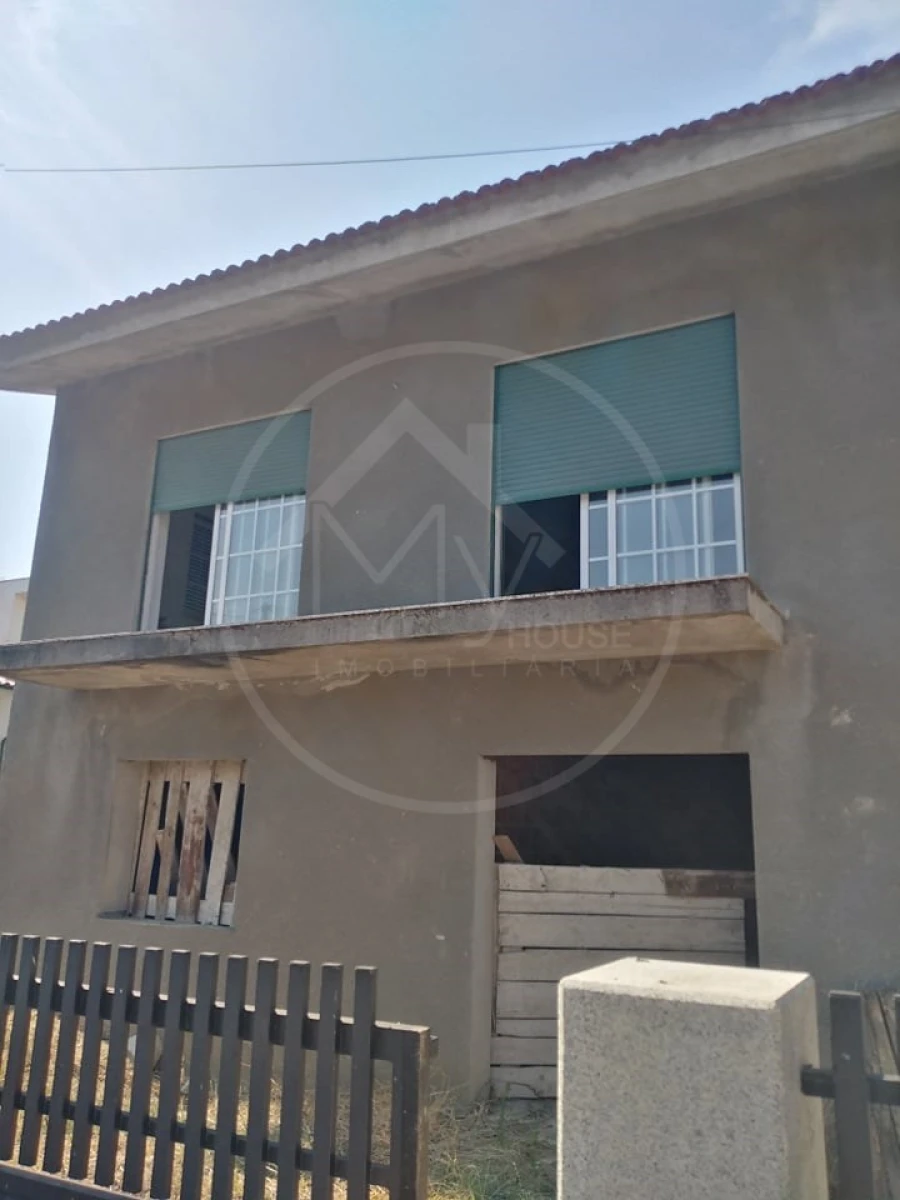 Moradia T4 para Venda em Bornes de Aguiar Foto 3