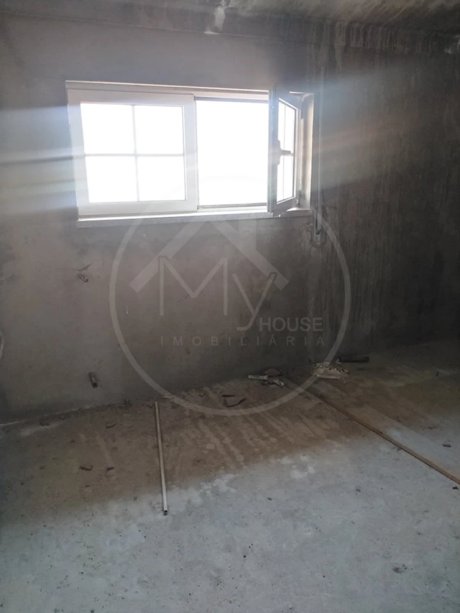 Moradia T4 para Venda em Bornes de Aguiar Foto 8