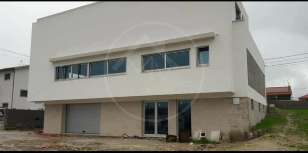 Moradia T4 para Venda em Outeiro Seco Foto 3