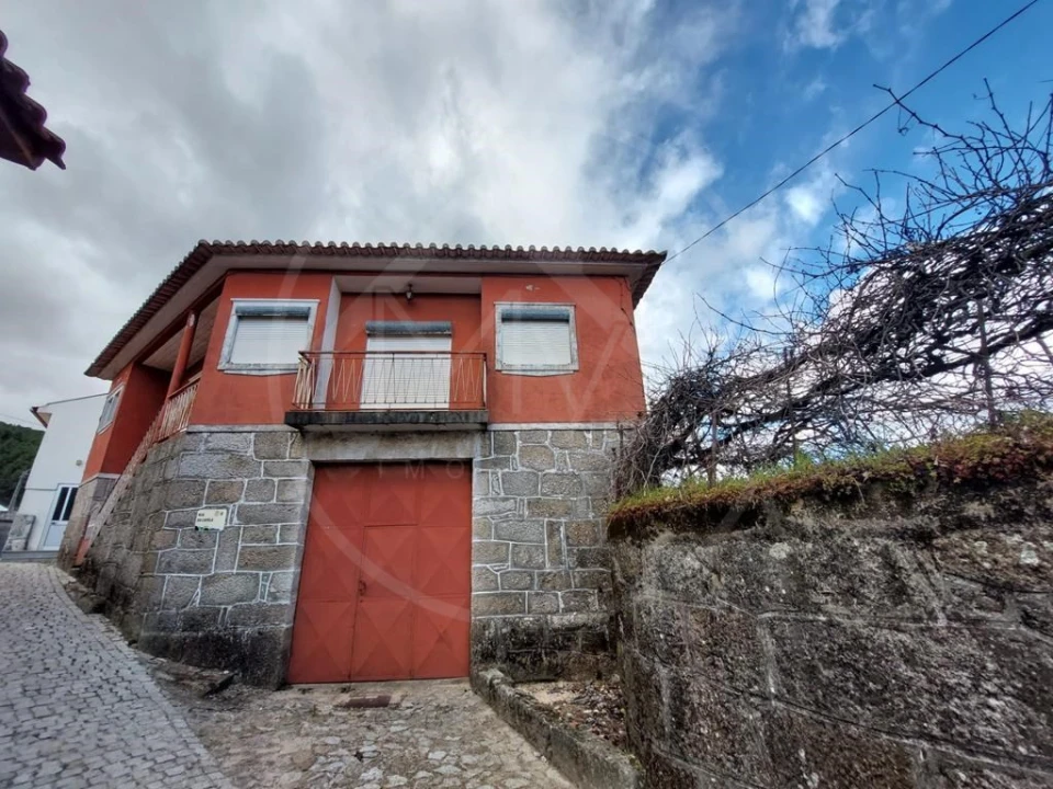 Moradia T4 para Venda em Sabroso de Aguiar Foto 1