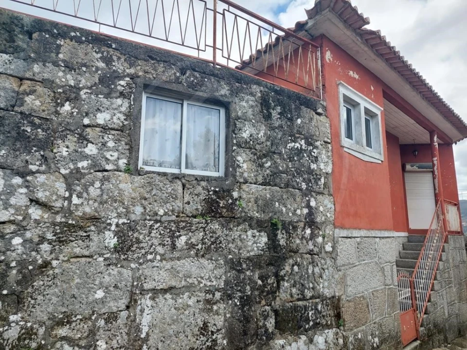 Moradia T4 para Venda em Sabroso de Aguiar Foto 3