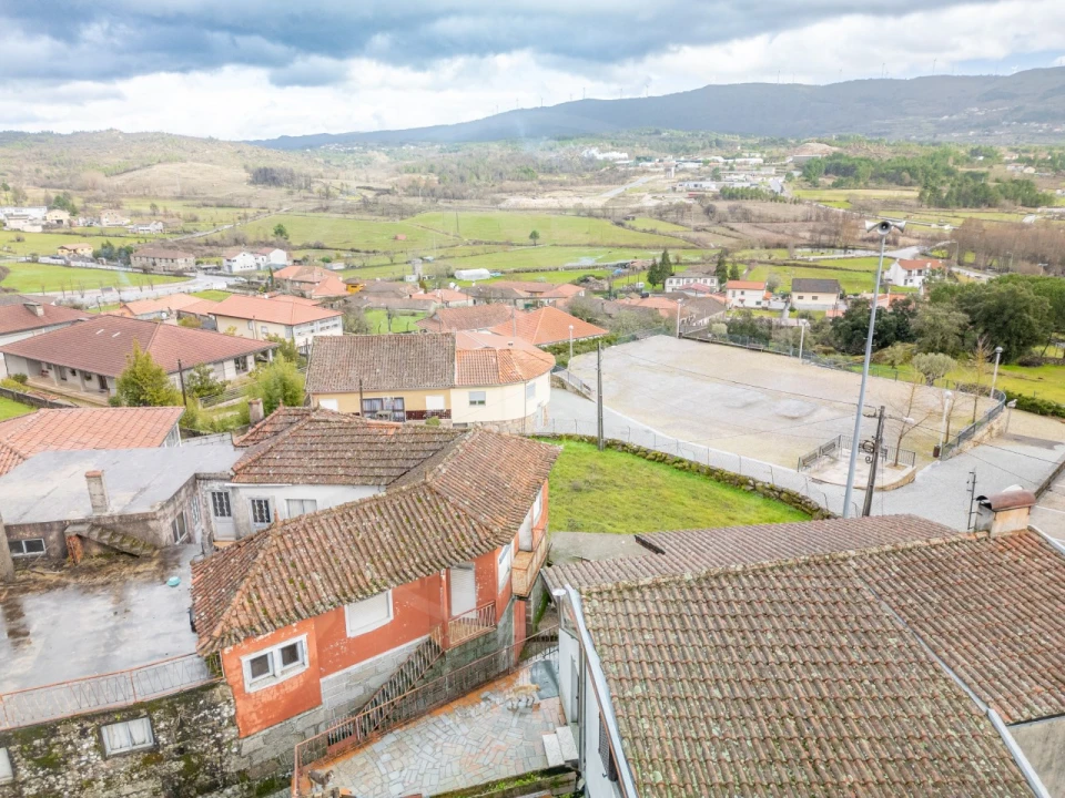 Moradia T4 para Venda em Sabroso de Aguiar Foto 4