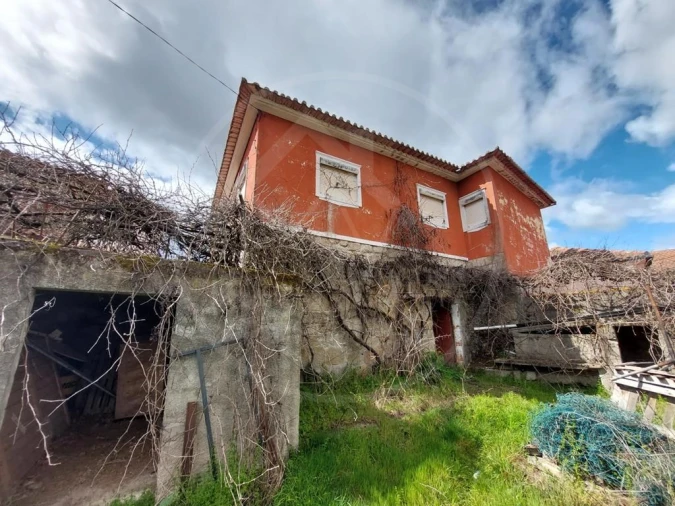 Moradia T4 para Venda em Sabroso de Aguiar Foto 2