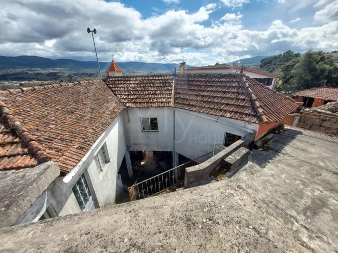 Moradia T4 para Venda em Sabroso de Aguiar Foto 4