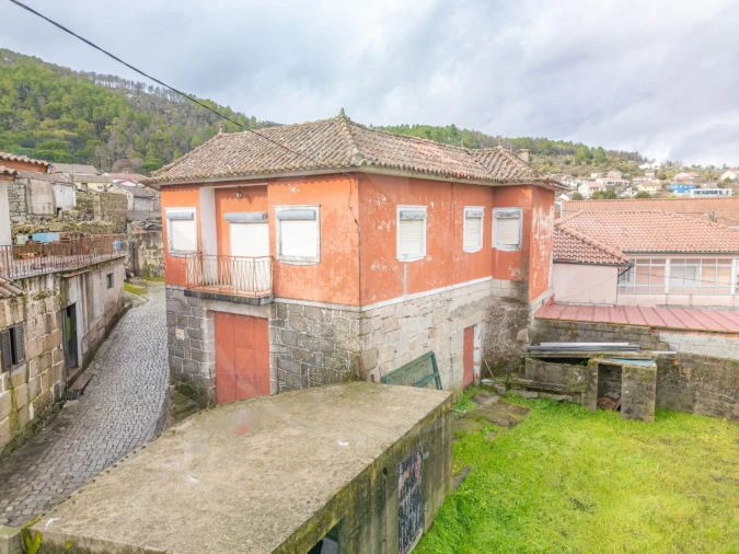 Moradia T4 para Venda em Sabroso de Aguiar Foto 3