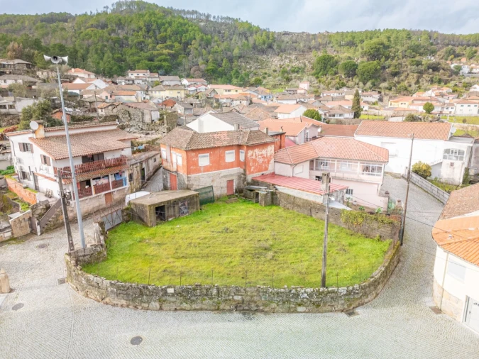 Moradia T4 para Venda em Sabroso de Aguiar Foto 1