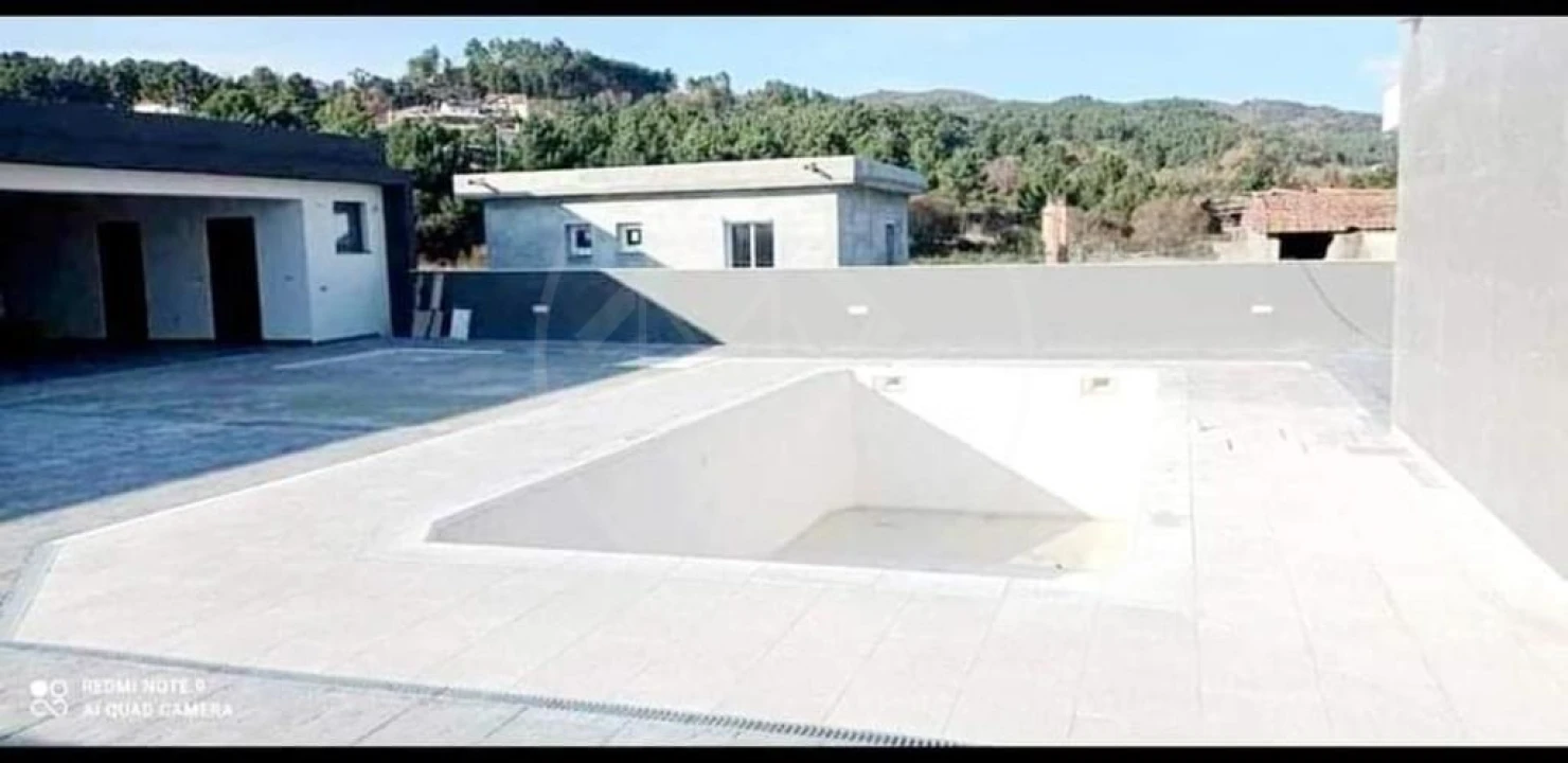 Moradia T3 para Venda em Bustelo Foto 3