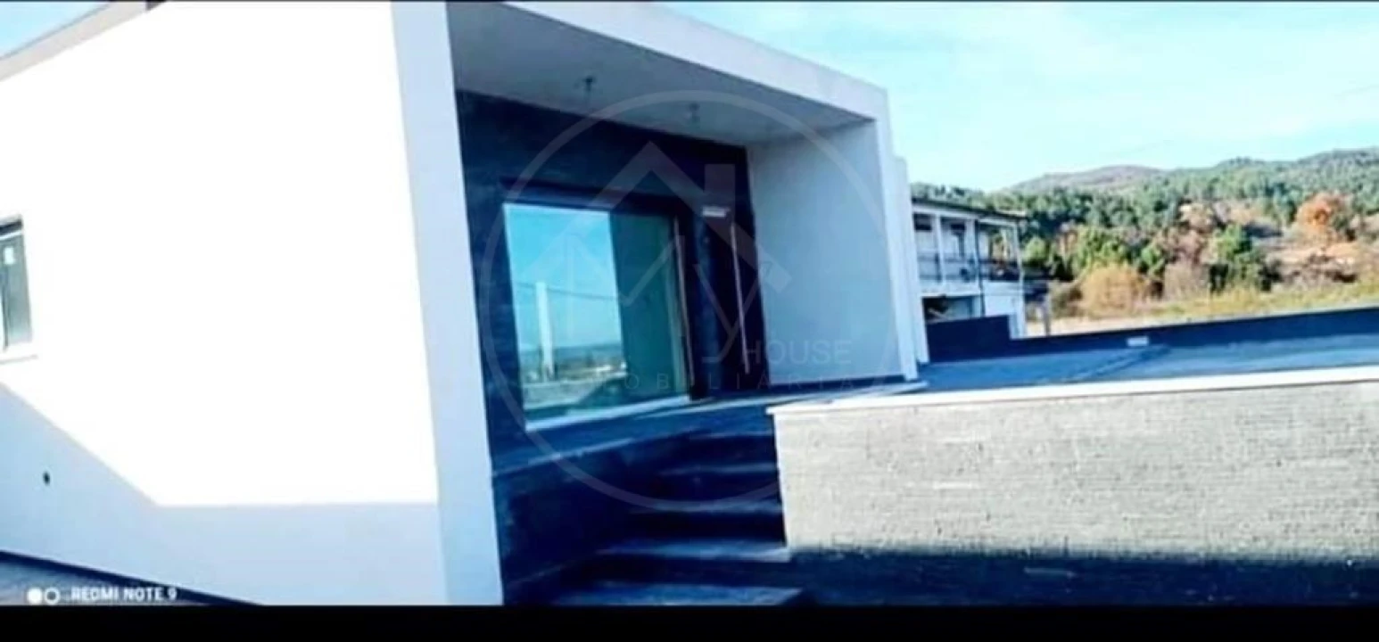 Moradia T3 para Venda em Bustelo Foto 4