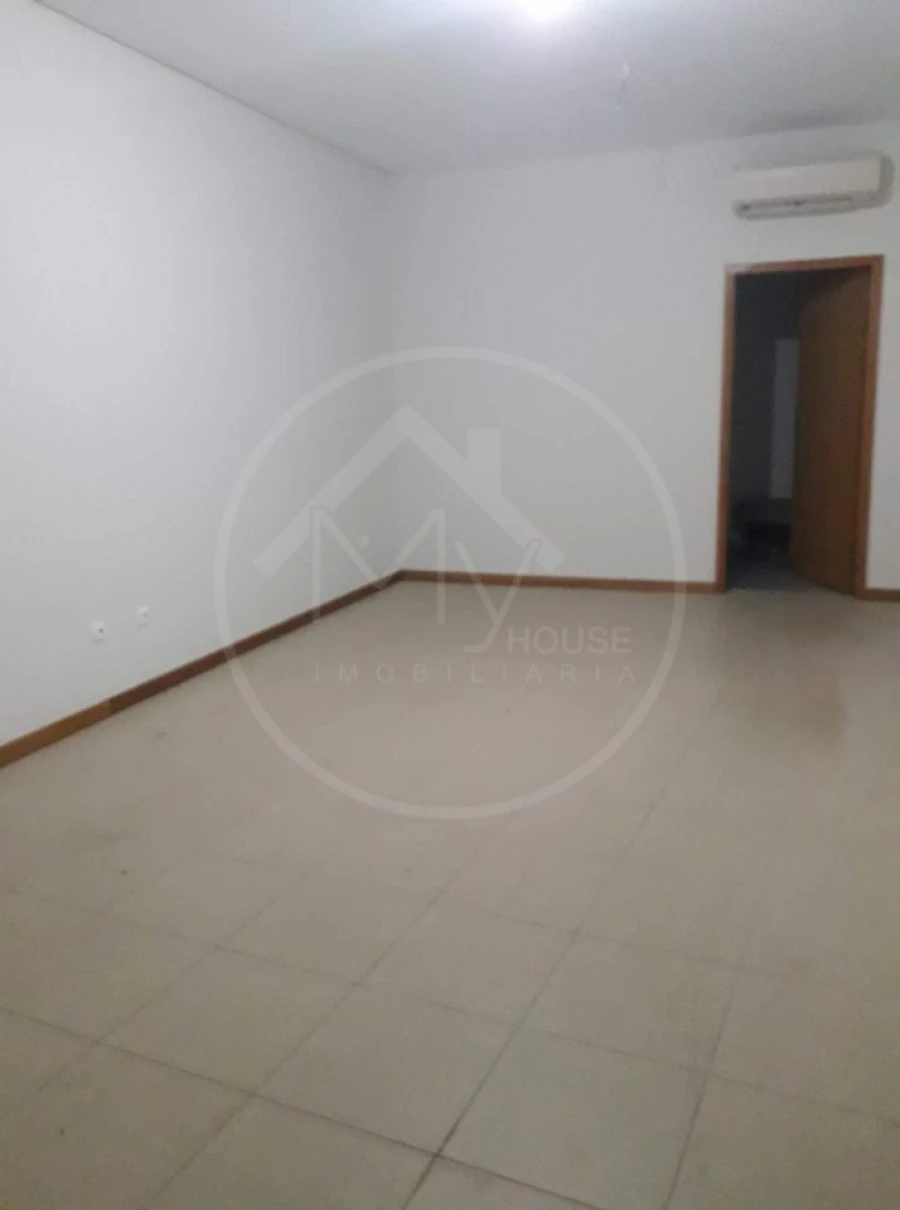 Loja para Arrendamento em Vila Pouca de Aguiar Foto 4