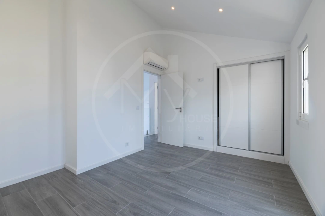 Apartamento T3 para Venda em Quarteira Foto 12