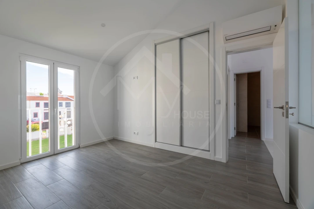 Apartamento T3 para Venda em Quarteira Foto 13