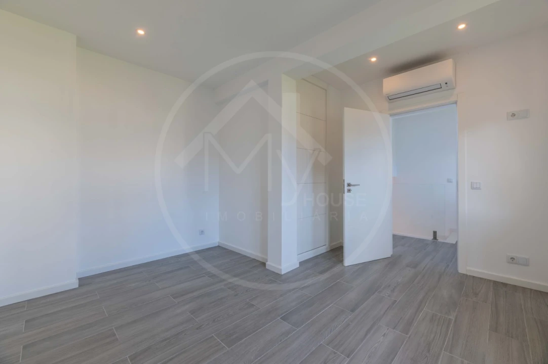 Apartamento T3 para Venda em Quarteira Foto 29
