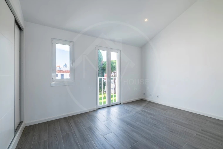 Apartamento T3 para Venda em Quarteira Foto 11