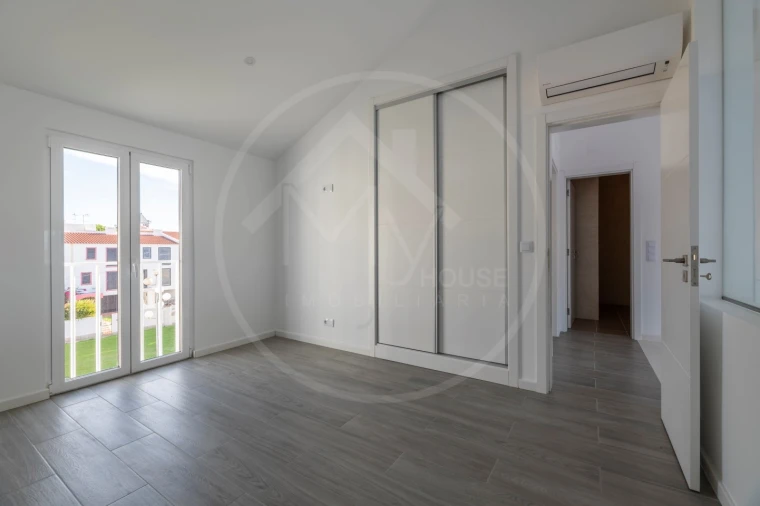 Apartamento T3 para Venda em Quarteira Foto 13