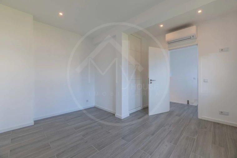Apartamento T3 para Venda em Quarteira Foto 29