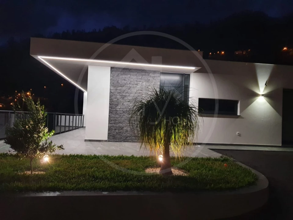 Moradia T4 para Venda em Arco da Calheta Foto 9